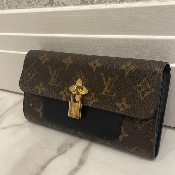 Louis Vuitton wallet - Picture 2 of 4